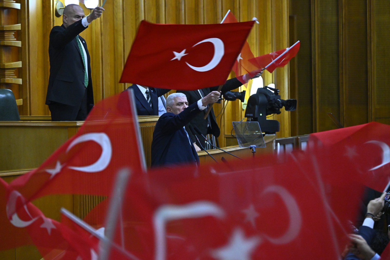 Bayrak açıyorum!