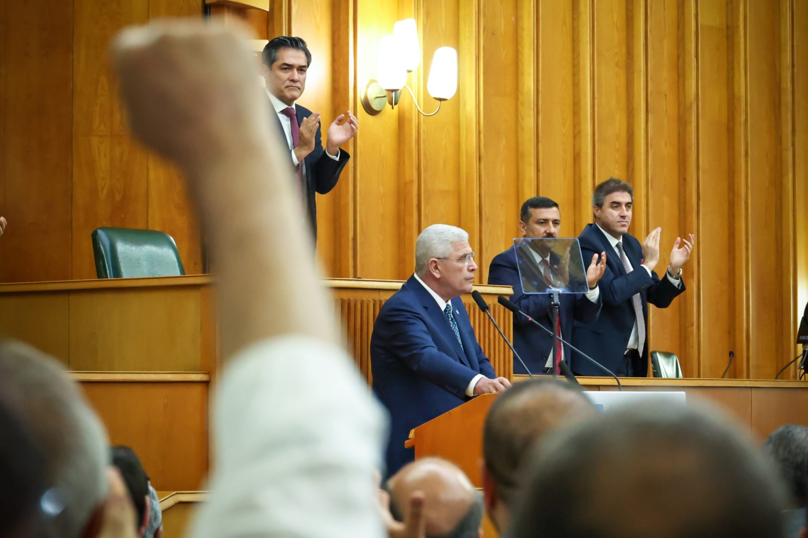 “BEN DE VARIM DİYEN HERKESİ DURDUĞUM SAFA KAZDIĞIM SİPERE DAVET EDİYORUM”