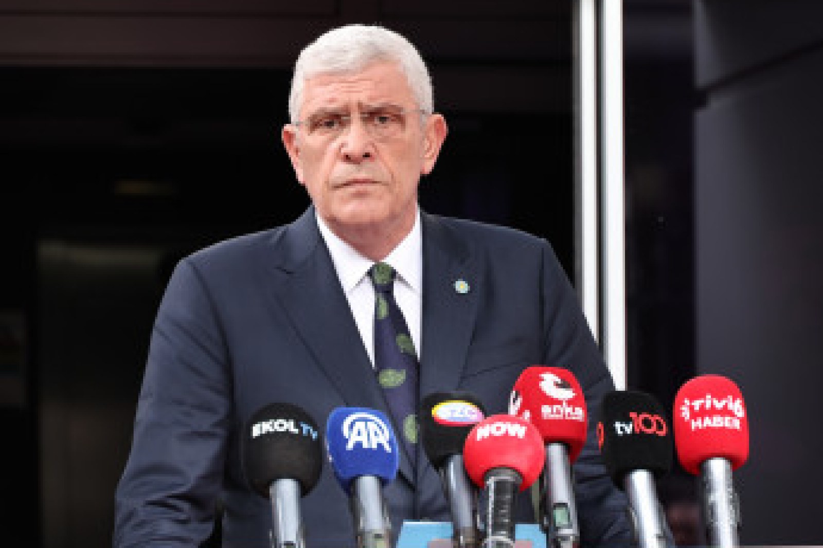 ‘’Devlet gücünü kullanarak, hukuki vesayet görüntüsü veren bazı uygulamalarla, siyaseti dizayn etmeye kalkmak Türkiye’ye yapılacak en büyük kötülüktür.’’