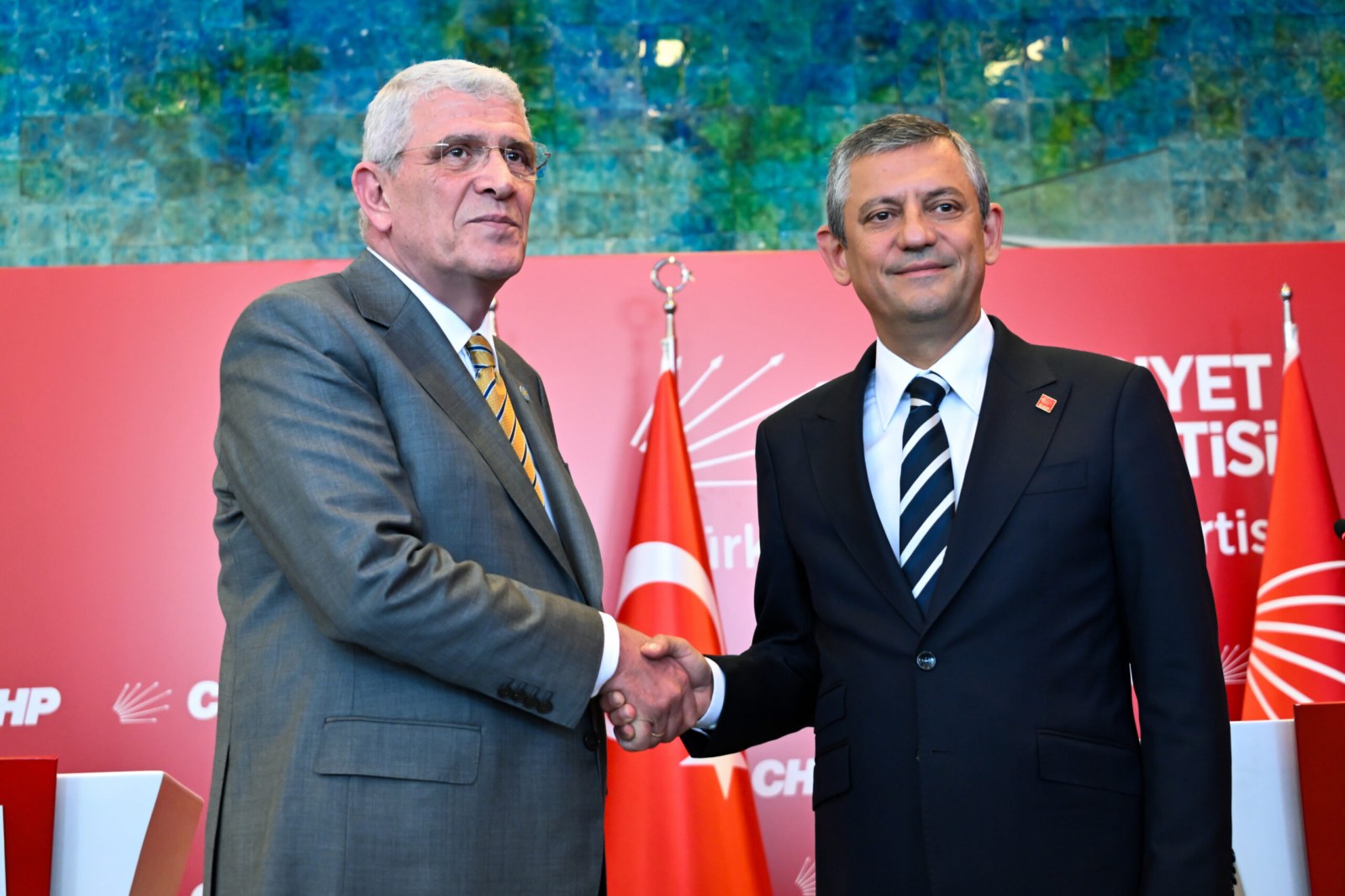 GENEL BAŞKANIMIZ SAYIN MÜSAVAT DERVİŞOĞLU’NDAN SAYIN ÖZGÜR ÖZEL’E ZİYARET