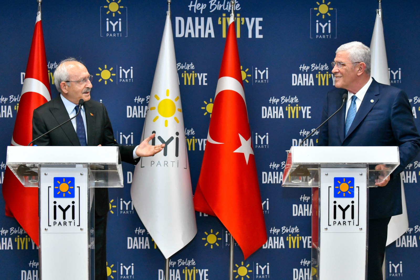 Genel Başkanımız Sn. Müsavat Dervişoğlu, CHP Eski Genel Başkanı Sn. Kemal Kılıçdaroğlu ile bir araya geldi.
