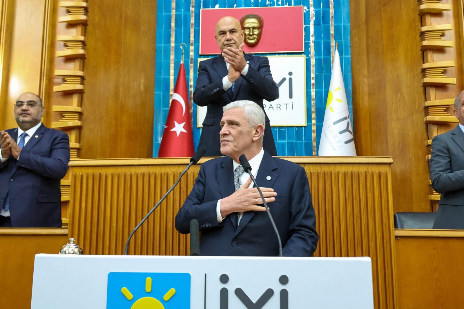 “Saltanat değil Cumhuriyet İstiyoruz”