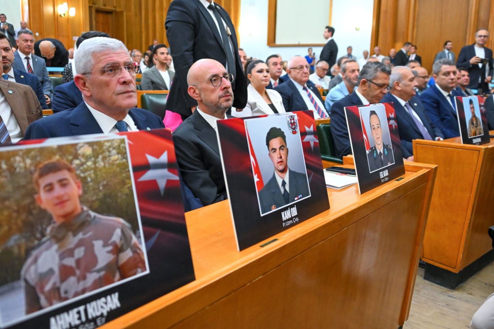 “SEN ARTIK CUMHURBAŞKANLIĞI YETKİSİNİ KULLANARAK TERÖR ÖRGÜTÜ ÜYELERİNİ AFFEDEN BİRİSİN”