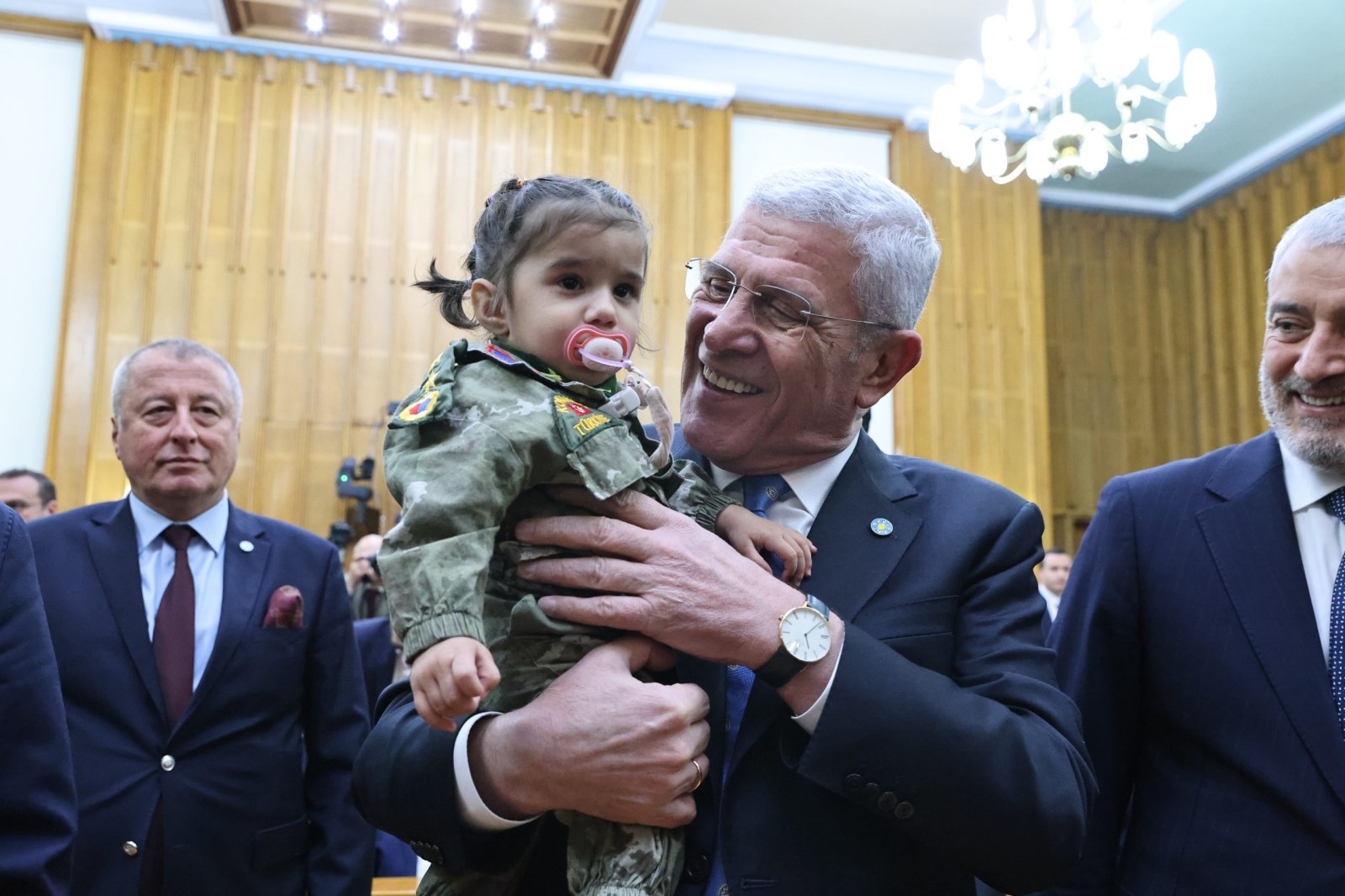 ‘’TÜRK ORDUSUNU VE SUBAYLARINI, KANDİL’İN GEDİKLİ TERÖRİSTLERİNE VE İMRALI CANİSİNE TERCİH EDİYORLAR”