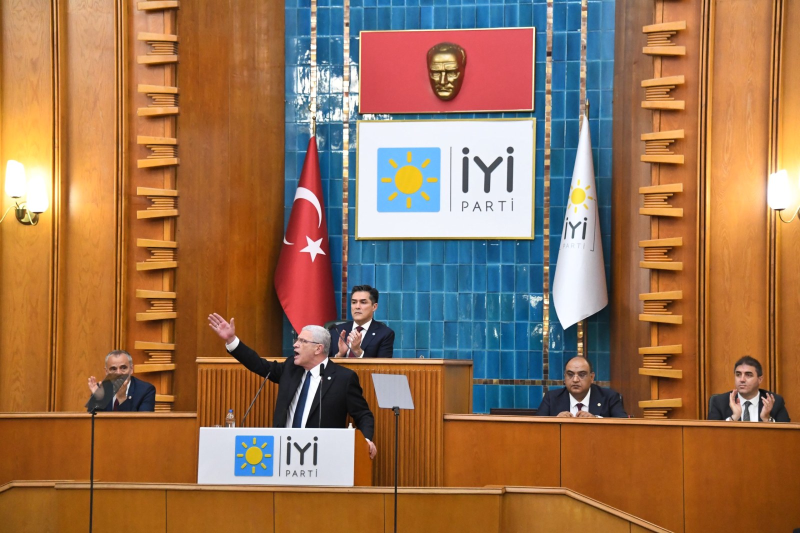 “Utanın beyler utanın”