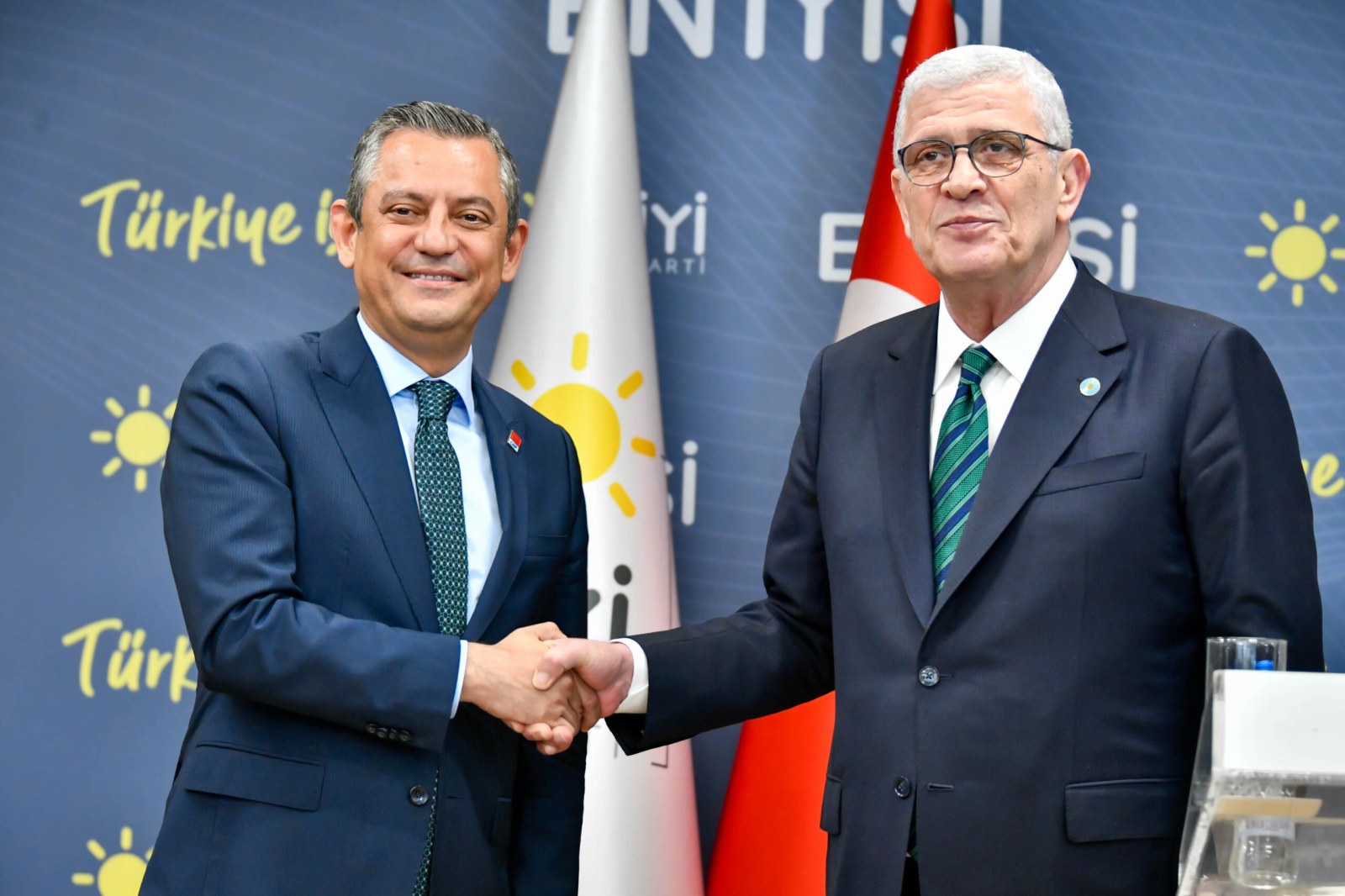 ‘’Vatandaşımıza nefes alma imkânı verebilecek bir siyasi zemini oluşturmaya gayret sarf ederiz.’’