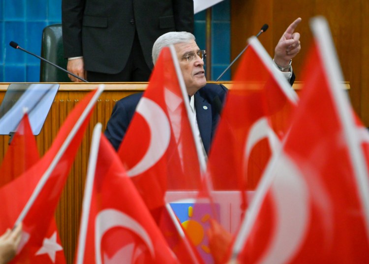 BAYRAK VATANDIR!