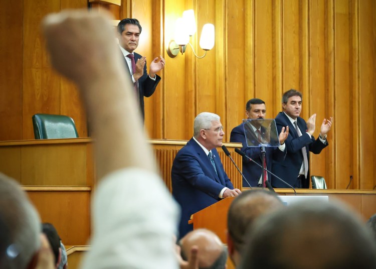“BEN DE VARIM DİYEN HERKESİ DURDUĞUM SAFA KAZDIĞIM SİPERE DAVET EDİYORUM”