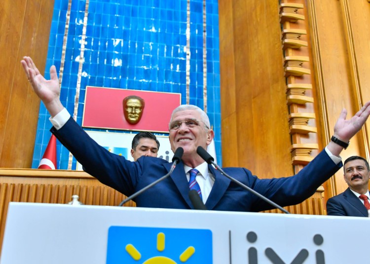 “Bu milletin hürriyetine ve bağımsızlığına karşı çıkanlara ben de genç teğmenler gibi kılıcımı kaldırıyorum!”
