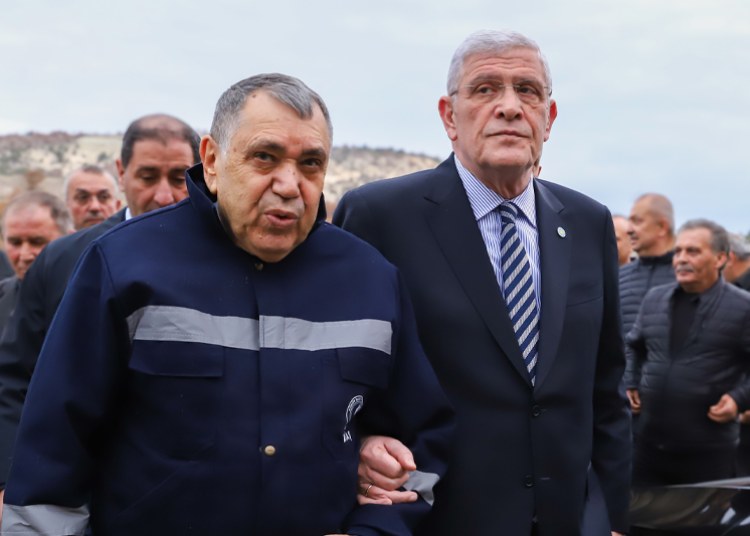 Çayırhan’da hak ve hukukunu hukuki çerçevede savunmak üzere eylem yapan bütün maden işçisi kardeşlerimin yanındayız.