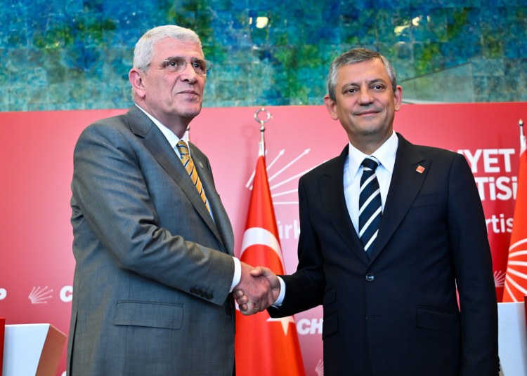 GENEL BAŞKANIMIZ SAYIN MÜSAVAT DERVİŞOĞLU’NDAN SAYIN ÖZGÜR ÖZEL’E ZİYARET