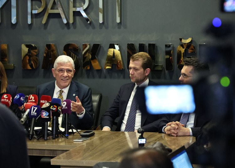 Genel Başkanımız Sayın Müsavat Dervişoğlu, partimizin İzmir İl Başkanlığı’nda gündeme dair açıklamalarda bulundu.