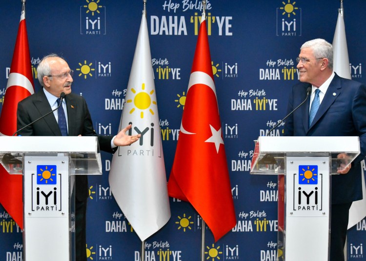 Genel Başkanımız Sn. Müsavat Dervişoğlu, CHP Eski Genel Başkanı Sn. Kemal Kılıçdaroğlu ile bir araya geldi.