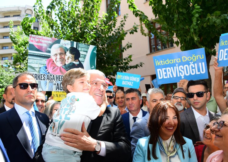 İZMİR’DEYİZ…