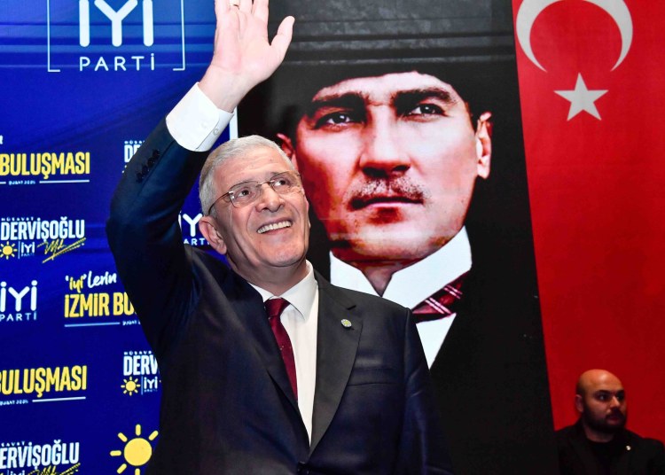İZMİR’DEYİZ…