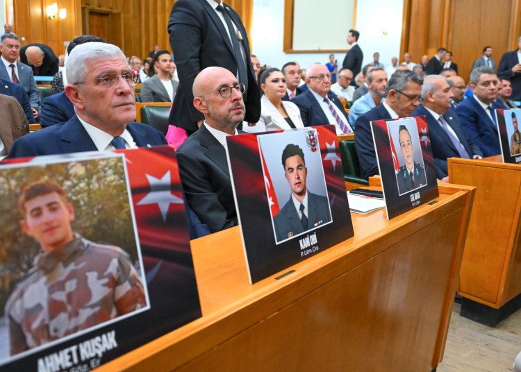 “SEN ARTIK CUMHURBAŞKANLIĞI YETKİSİNİ KULLANARAK TERÖR ÖRGÜTÜ ÜYELERİNİ AFFEDEN BİRİSİN”