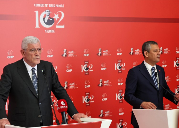 SİYASİ PARTİLER MAHKEME KARARLARIYLA DİZAYN EDİLMEYE ÇALIŞILIYOR