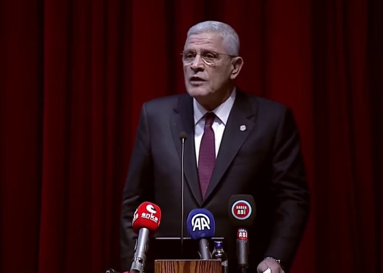 Tanrı Türk'ü korusun, o zaten yücedir! Ne mutlu Türk'üm diyene!