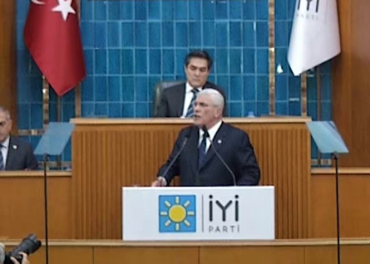 Tavizleri kürsülerden veriyor, Raconları köşe yazılarından kesiyorsunuz!