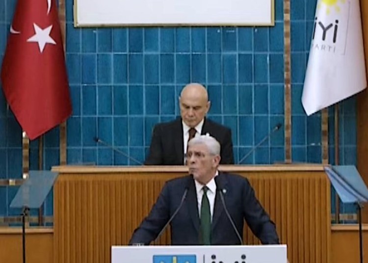 Bayrağı indirenlere değil, indirtenlere sesleniyorum!