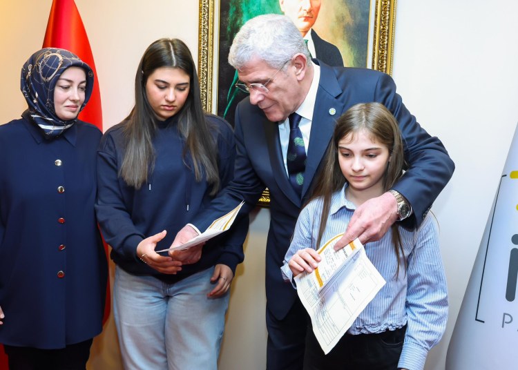 Bugün Genel Merkezimize Bengisu ve Banuçiçek kızlarımız, anneleri Sayın Ayşe Ateş ile birlikte karnelerini...