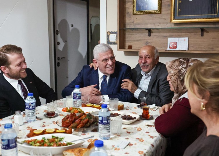 Ramazan’ın ilk iftarında, aziz şehidimiz Cem Dolapci’nin kıymetli ailesine misafir olduk. Sofralarını bizimle...