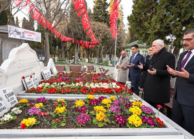 Merhum Başbakan Prof. Dr. Necmettin Erbakan’ı kabri başında dualarla andık.