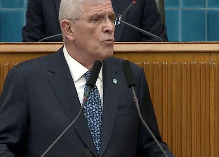 İmralı’dan biri mektup yazıp önüne gelene teşekkür etmektedir. Allah’a bin şükür olsun, teşekkür edilenler...