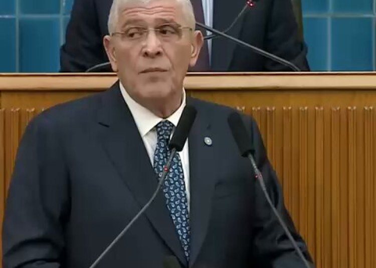 Bu çiçekler, Cumhuriyetimizin, Meclisimizin ve Milletimizin selameti için gerekli adımların atılmasına davet...