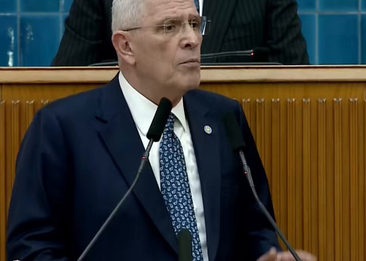 Allah kimseye gençliğinde Alparslan Türkeş’in tedrisatından geçip yaşlılığında Doğu Perinçek çizgisinde...