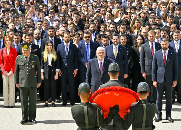 Büyük Türk Milleti’nin istiklal ve hürriyet mücadelesinin yıl dönümüne yaklaşırken; Cumhuriyet’i emanet...