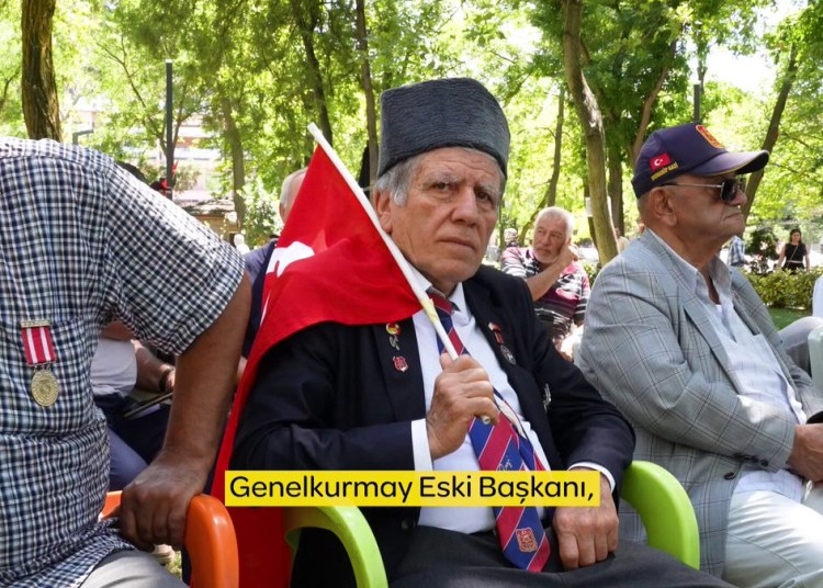 Bol sıfatlı Hulusi Bey, sana söylüyorum sana! Amerikan gazisini 8 bin kilometre ötede ziyaret ediyorsun da...