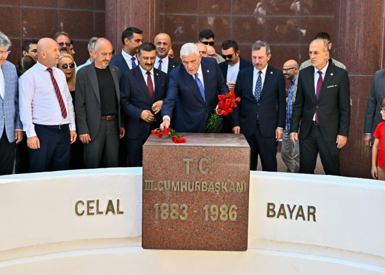 İstiklal Harbimizin Galip Hocası, Cumhuriyetimizin iktisadi kalkınmasının öncüsü, Gazi Mustafa Kemal...