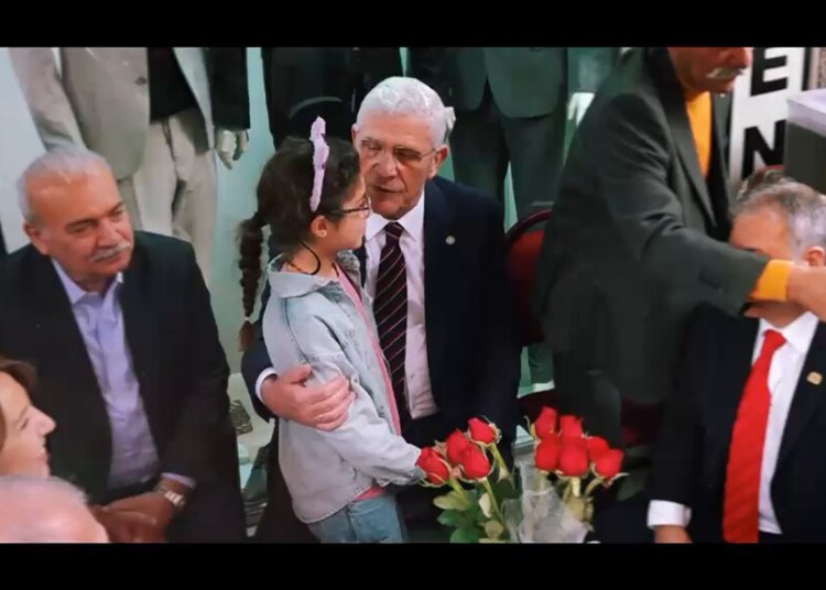Hayat, onların yüzünde tebessüm olunca güzel... Dünya Kız Çocukları Günü kutlu olsun.