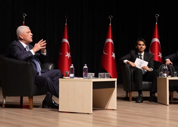 Siyasi Liderler Platformu'nda pırıl pırıl gençlerimizle sohbet ettik, kaçırmayın derim. 🗓️ Bugün ⏰ 16.00'da 📌...
